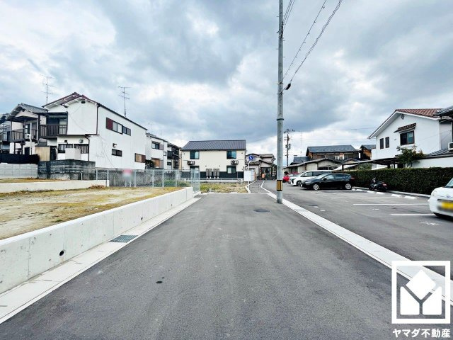伏見区久我本町　11号地の前面道路含む現地写真