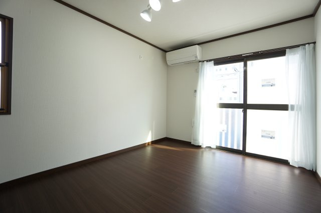 ジュネスの居間・リビング