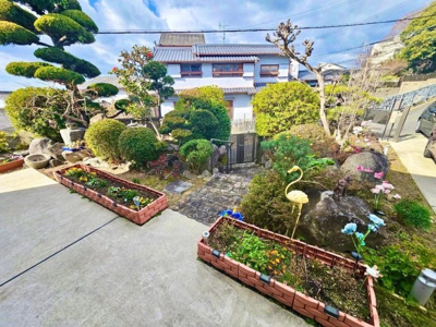 【庭】 | 東大阪市上六万寺町中古戸建 | 雰囲気のある和風庭園。綺麗に手入れされています。