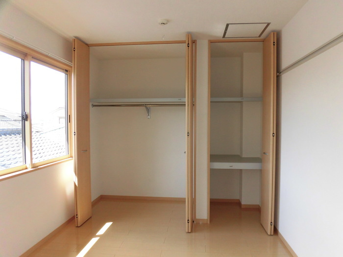 グランシャリオⅡ番館|201 クローゼット