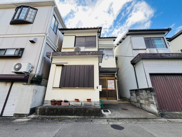 羽束師鴨川町　建築条件付土地の周辺|市バス「神川小学校前」停徒歩３分！
バス停まで徒歩５分圏内でお出かけにも嬉しい！