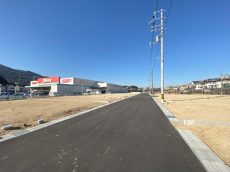 【前面道路含む現地写真】