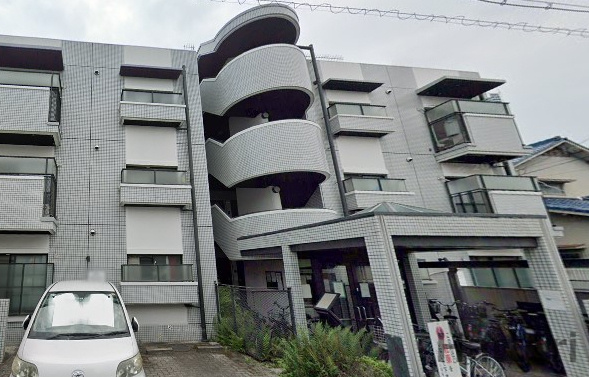 ロイヤル南桜塚の外観