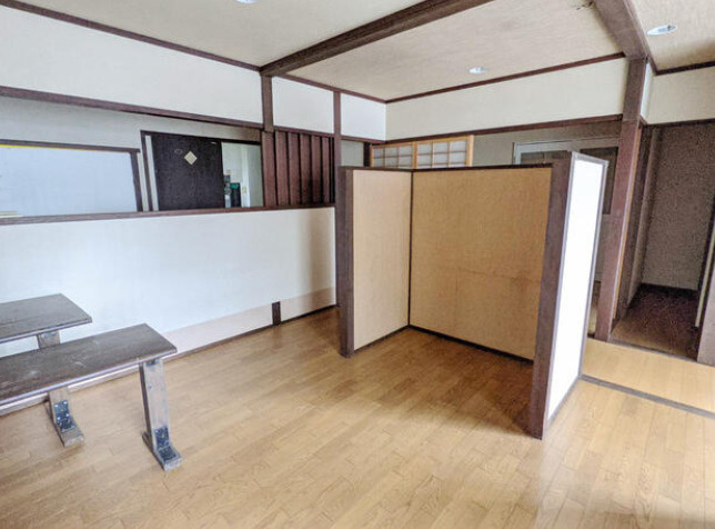 近江八幡市馬淵町の店舗一部の居間・リビング