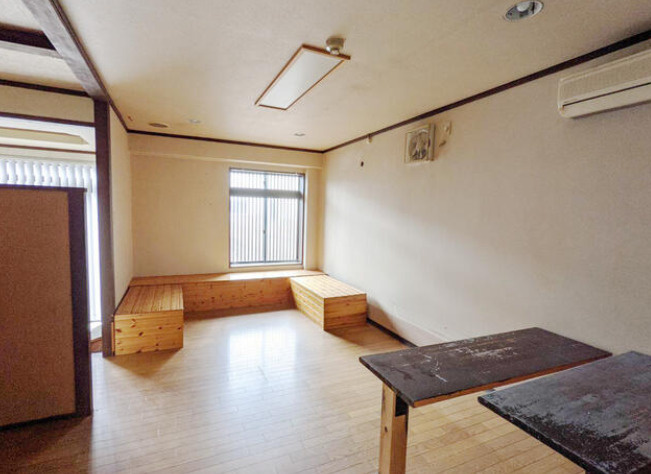 近江八幡市馬淵町の店舗一部の居間・リビング