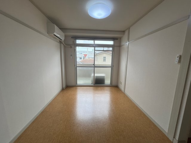 井上ハイツの居間・リビング