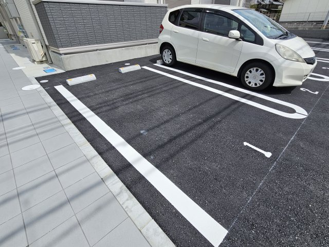 LES ENS FAMIIAUX 9の駐車場