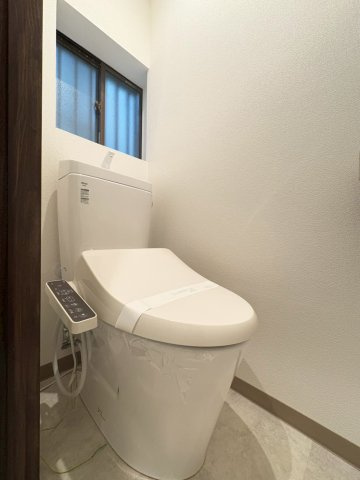 南正雀戸建のトイレ