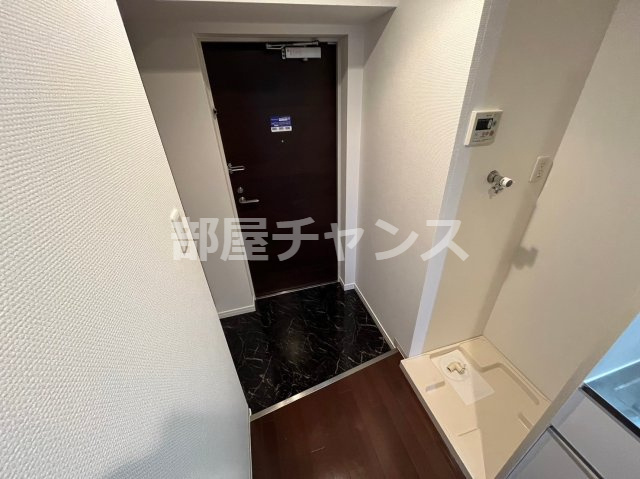 レジディア鶴舞の玄関|収納もある玄関です