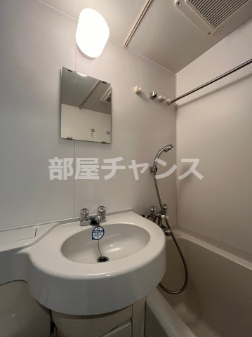 レジディア鶴舞の洗面所|明るい洗面所です