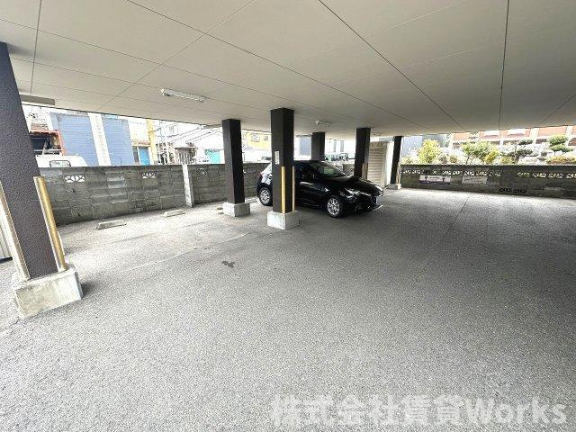 ノーブルハウス八幡の駐車場|駐車場があるので、車を買う予定の方も安心です