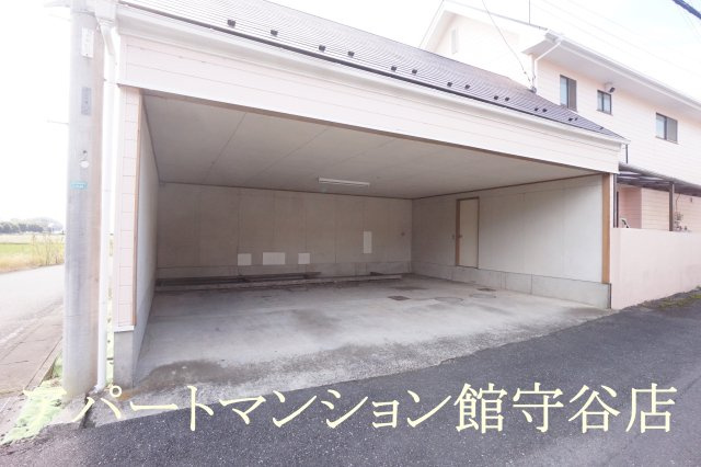 守谷市大木戸建の駐車場