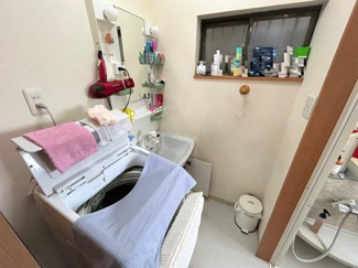 【独立洗面台】 | 脱衣スペースも広々しております！