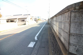 【前面道路含む現地写真】
