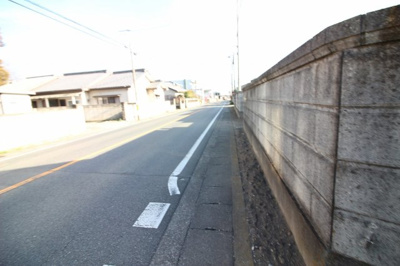 【前面道路含む現地写真】 | 太田市薮塚町　中古戸建