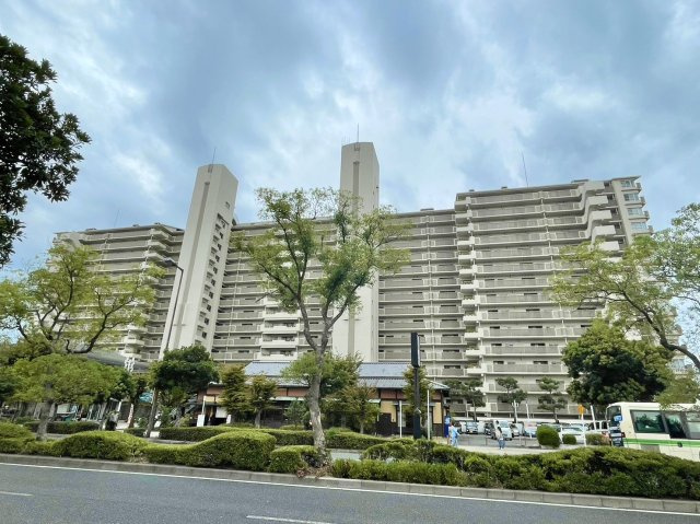 グリーンビュー鶴見１号棟の外観