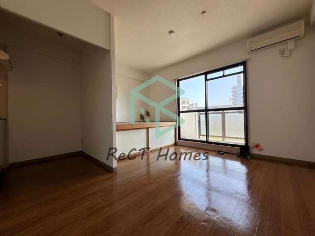 姫路市飾磨区英賀保駅前町の賃貸マンションの居間・リビング