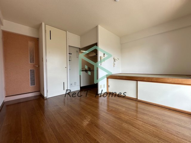 姫路市飾磨区英賀保駅前町の賃貸マンションの居間・リビング