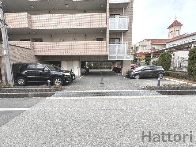エクセレント宝塚の駐車場