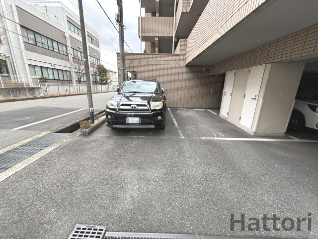 エクセレント宝塚の駐車場