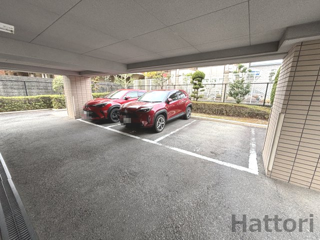 エクセレント宝塚の駐車場