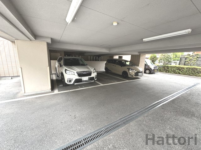 エクセレント宝塚の駐車場