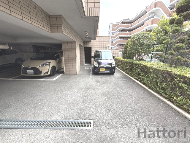 エクセレント宝塚の駐車場