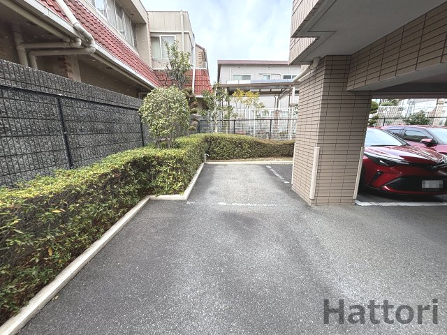 エクセレント宝塚の駐車場
