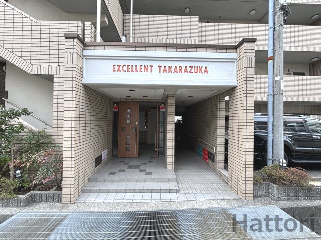 エクセレント宝塚のエントランス