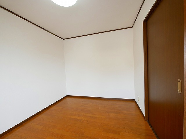 山岡貸家の洋室