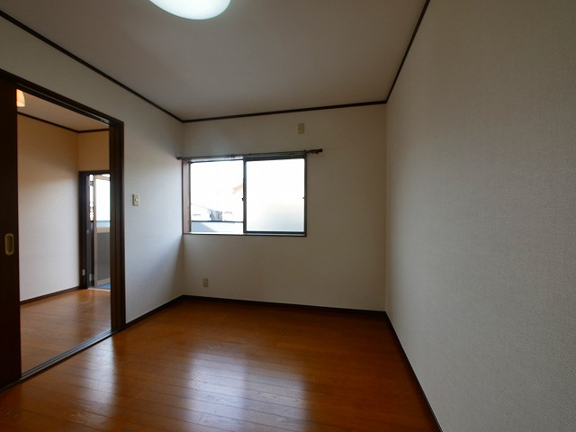 山岡貸家の洋室