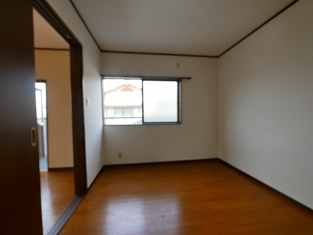 山岡貸家の洋室