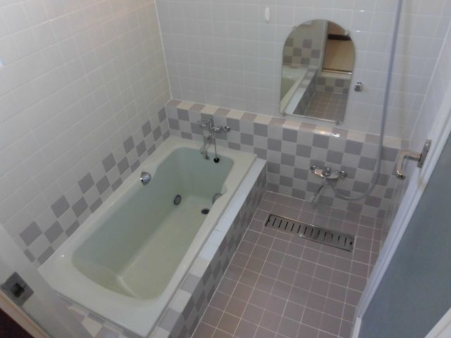 中富南4-12-1貸家の浴室