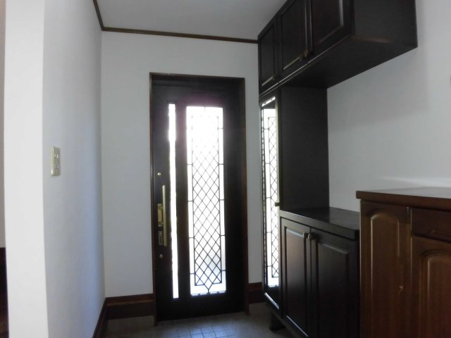 中富南4-12-1貸家の玄関