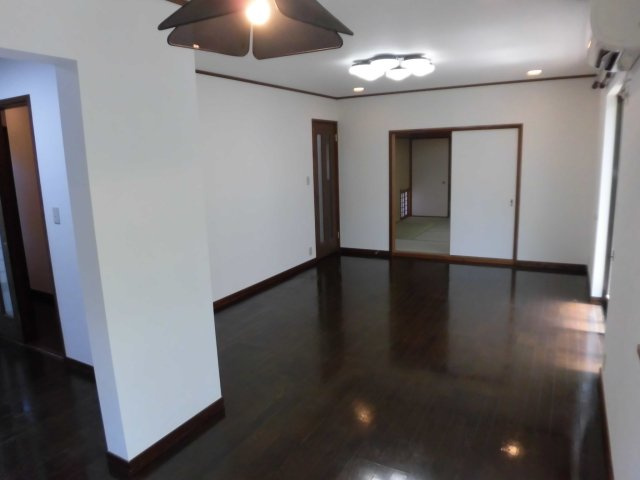 中富南4-12-1貸家の居間・リビング