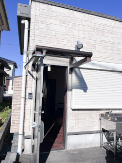 上藪田貸店舗の玄関