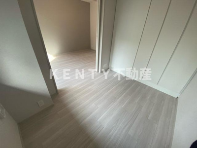 【居間・リビング】 | Ｊ．ＧＲＡＮ　Ｃｏｕｒｔ　品川西大井ＷＥＳＴ | こちらのリビングで趣味の時間をお楽しみください