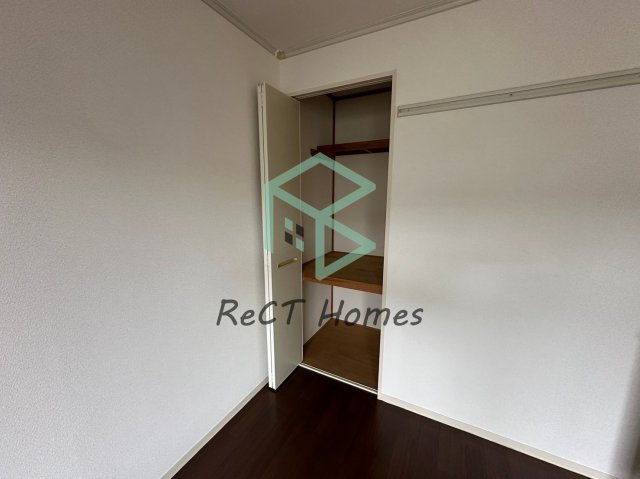 姫路市飾磨区中野田２丁目のハイツの収納