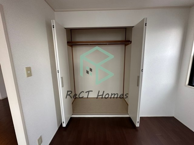 姫路市飾磨区中野田２丁目のハイツの収納