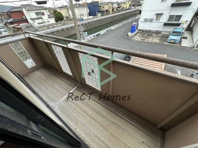 姫路市飾磨区中野田２丁目のハイツのバルコニー