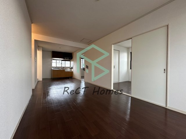 姫路市飾磨区中野田２丁目のハイツの居間・リビング