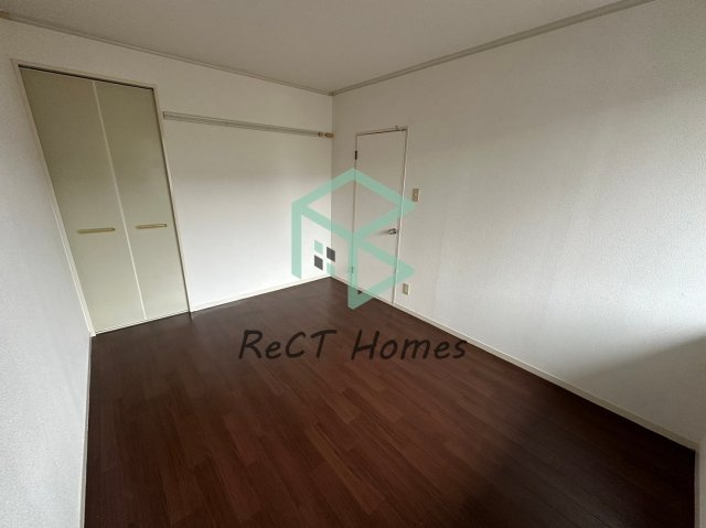 姫路市飾磨区中野田２丁目のハイツの洋室