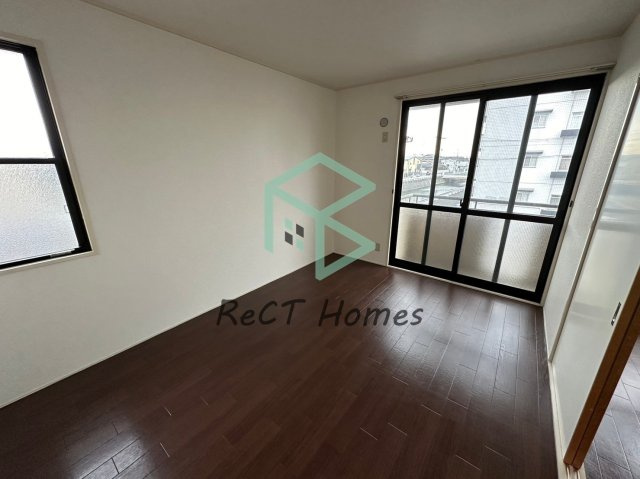 姫路市飾磨区中野田２丁目のハイツの収納