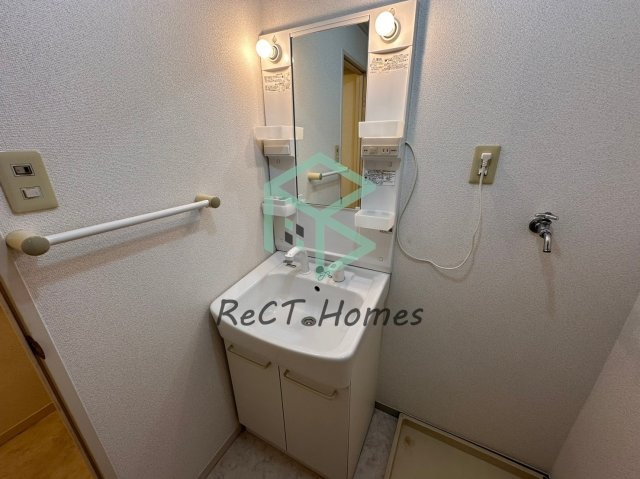 姫路市飾磨区中野田２丁目のハイツの独立洗面台