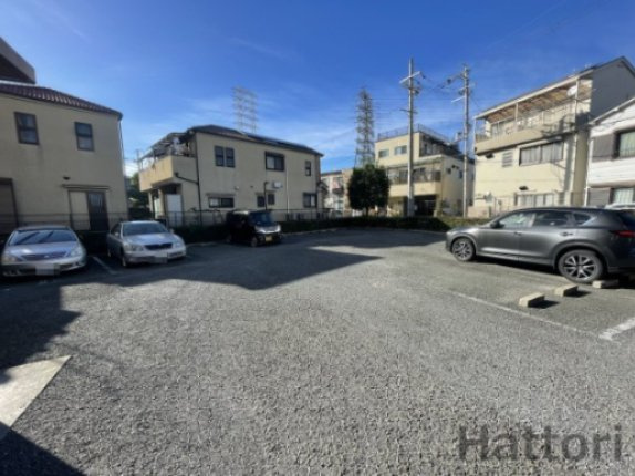 ファミールの駐車場