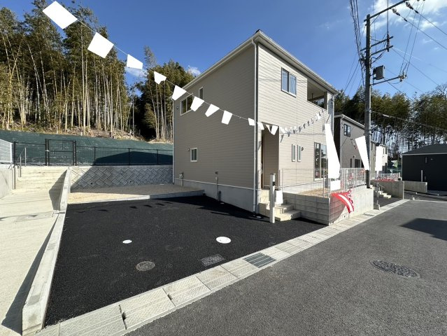 閑静な住宅街に大型分譲☆収納豊富な４ＬＤＫ☆クレイドルガーデン八幡市八幡福禄谷第1の駐車場|駐車場