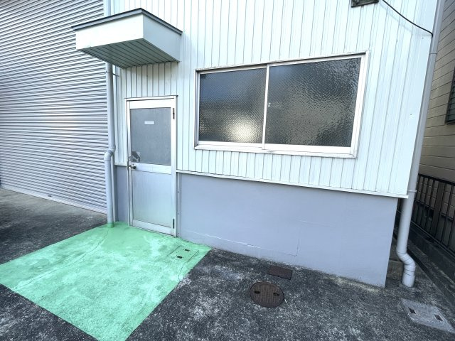 塩池倉庫の外観