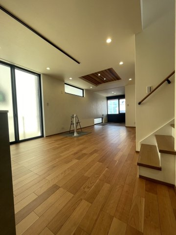 吹田市千里山西3丁目　新築戸建の居間・リビング|こちらのリビングで趣味の時間をお楽しみください