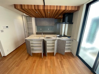 吹田市千里山西3丁目　新築戸建のキッチン|コンパクトなキッチンで掃除もラクラク