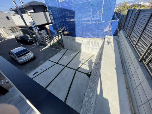 吹田市千里山西3丁目　新築戸建の駐車場|駐車場があるので、車を買う予定の方も安心です